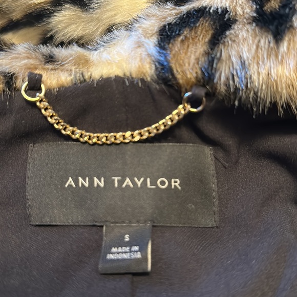 Ann Taylor Hooded Faux Fur Leopard Jacket in New Condition. Worn Once Size S - Picture 6 of 6